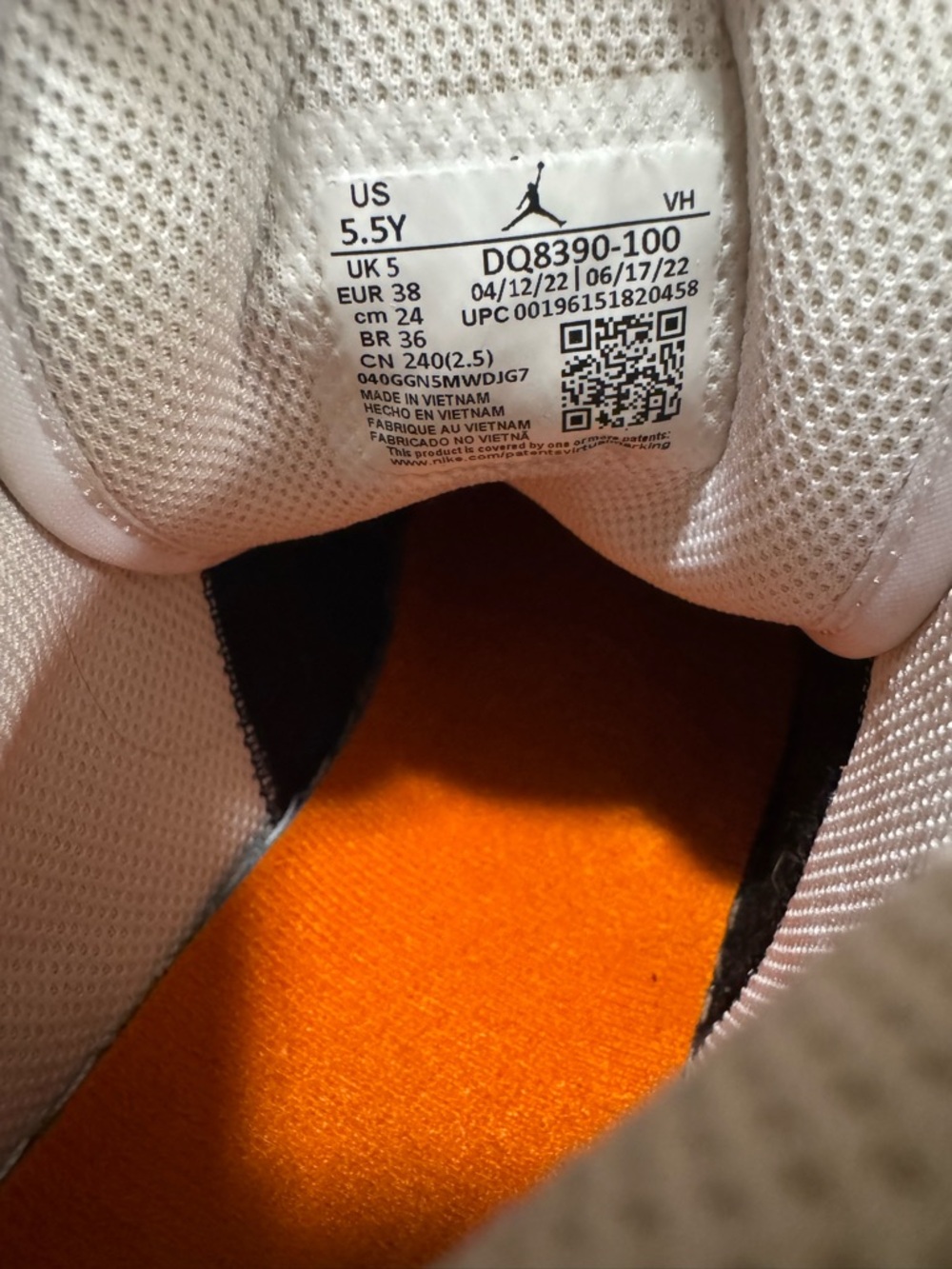NEW Jordan 1 Mid Basketball Blossom DQ8390-100 Size 5.5Y - Picture 10 of 11